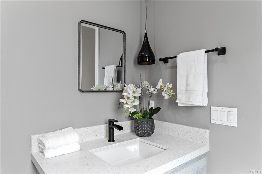 Building Photo - 11860 W Flower Ln