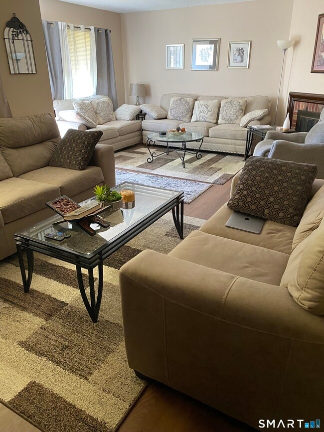 Building Photo - 630 Longfellow Dr