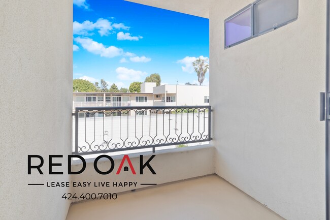 Building Photo - 11649 1/2 Mayfield Ave-6D
