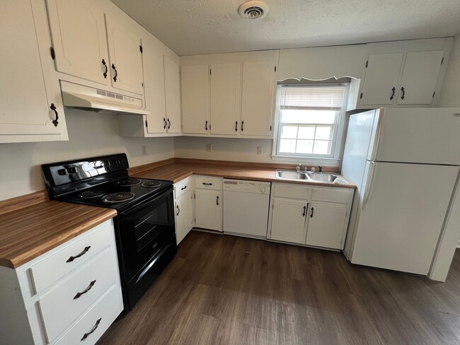 Building Photo - Oconee County Duplex