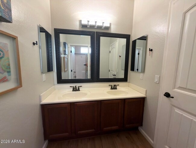 Building Photo - 51 W Hackberry Dr