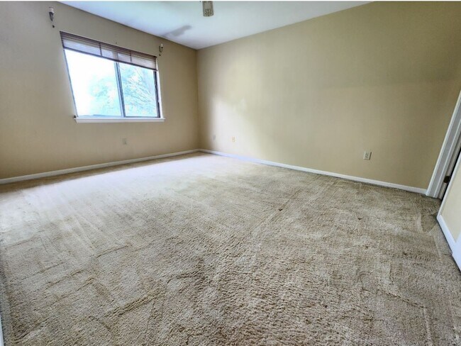 Building Photo - 184 Ridgeview St