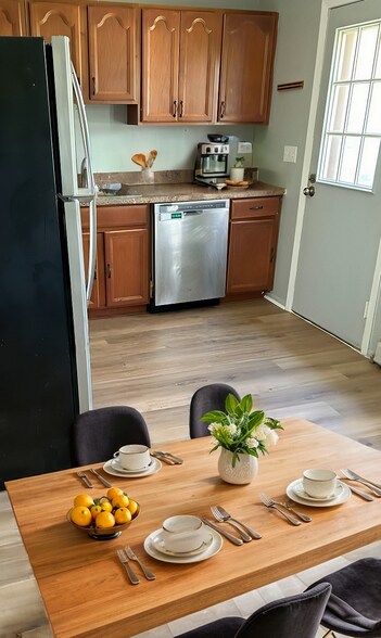 Building Photo - 57 Laird Dr