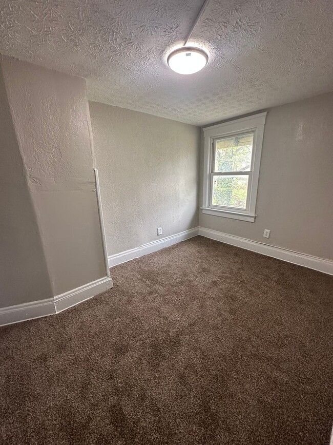 Building Photo - Cleveland East Side 3BR Single