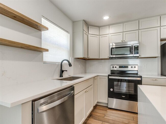 Building Photo - 4101 N Hammond Ave