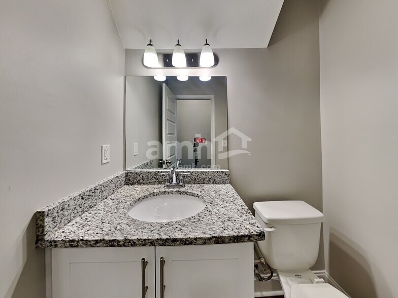 Building Photo - 5211 Tupelo St