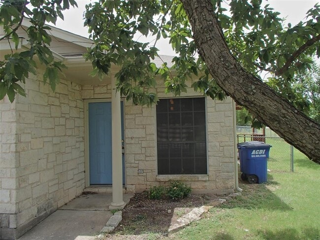 Primary Photo - 503 Tablerock Cir