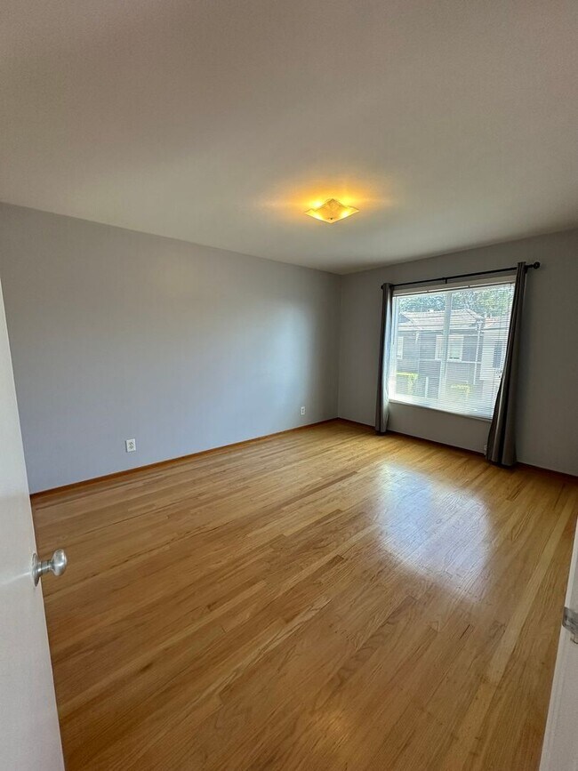 Building Photo - Charming Miraloma Park Home