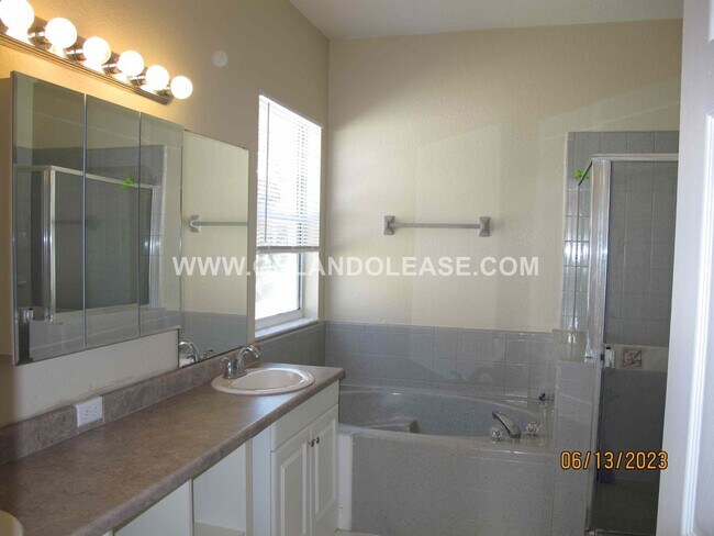 Building Photo - 925 Torrey Pine Dr