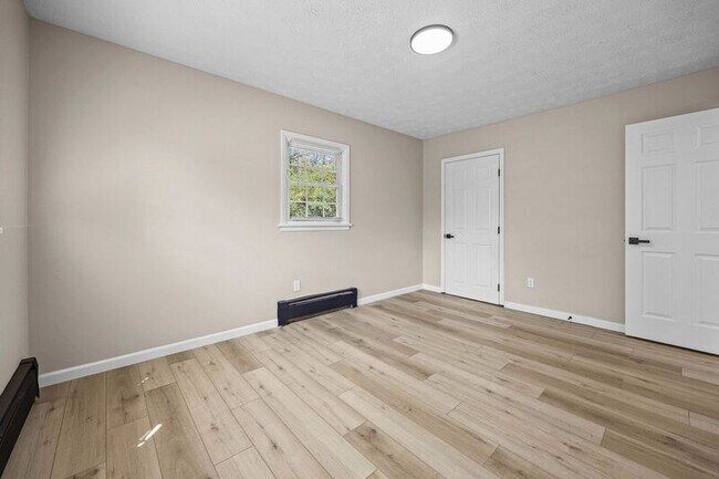 Building Photo - 35 Oakmount Ave
