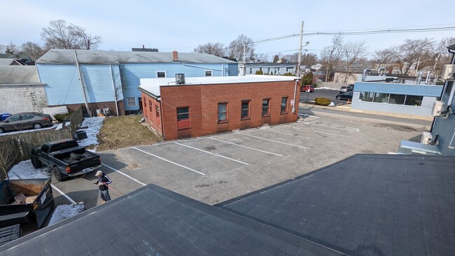 Building Photo - 273 Bullocks Point Ave