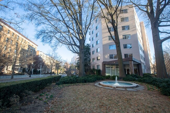 Building Photo - Lovely Studio Unit with 1 BA Condo in Wood...