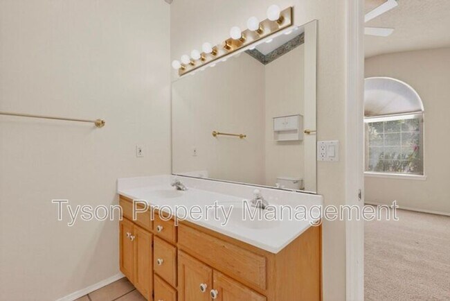 Building Photo - 7411 Peregrine Rd NE