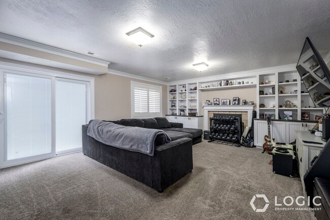 Building Photo - Beautiful Home in Kaysville UT!