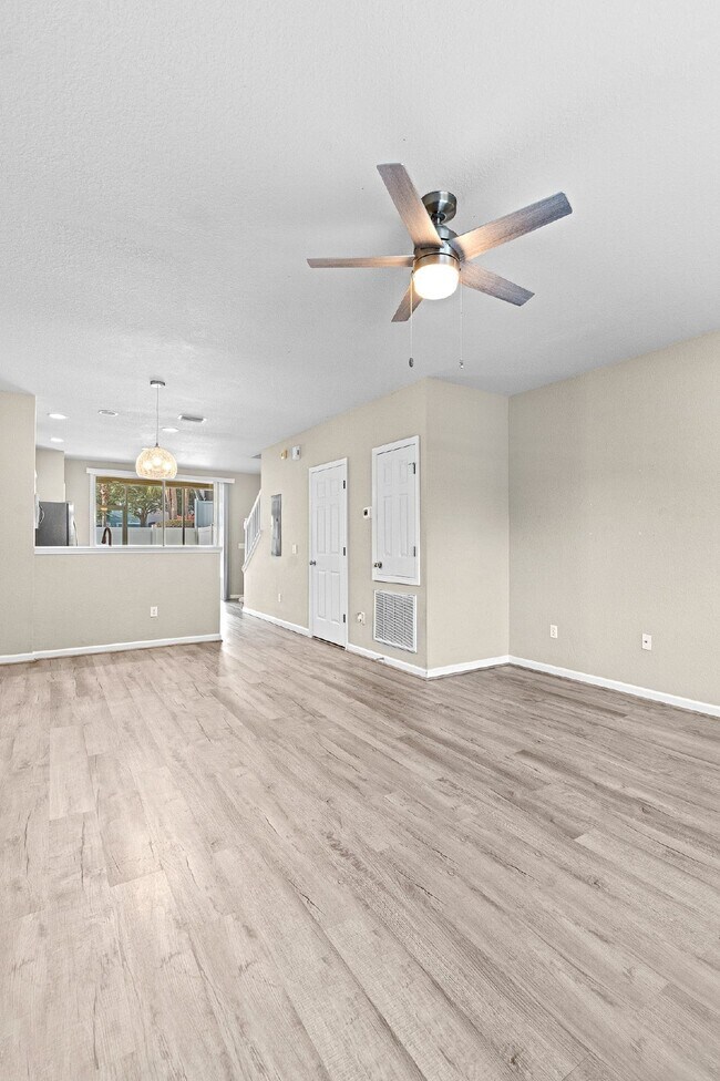 Building Photo - **NEWLY REMODELED ** MAINTENANCE FREE TOWNHOME/ NO APPLICATION FEES**