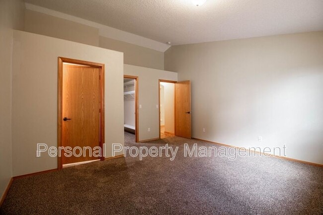 Building Photo - 902 N 15th Ct