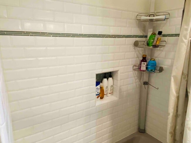 Building Photo - 1720 E 2nd St