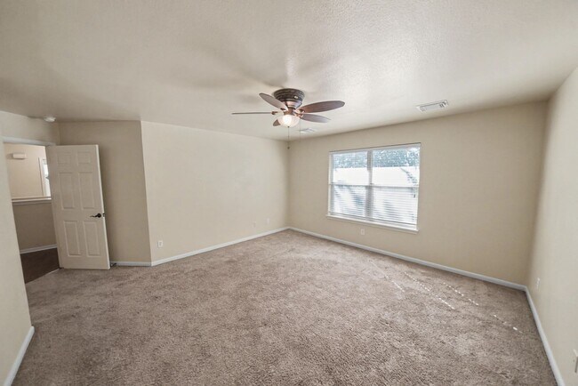 Building Photo - Beautiful 5-Bedroom Home in Schertz - Realtor Commission: $500
