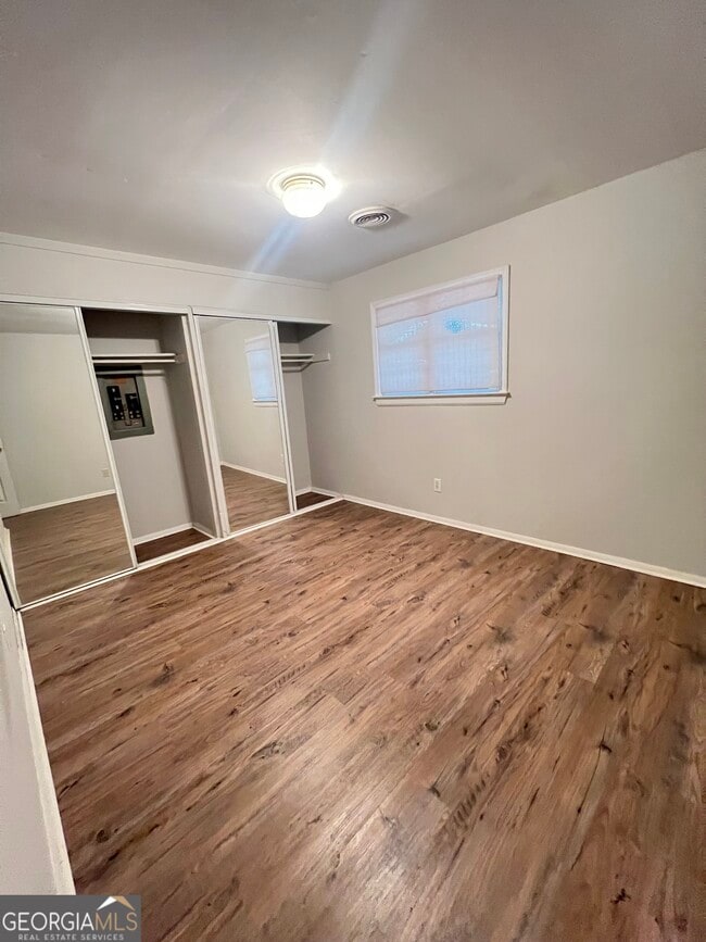 Building Photo - 127 Pineview Dr