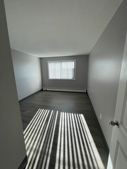 Building Photo - 124 Mammoth Rd