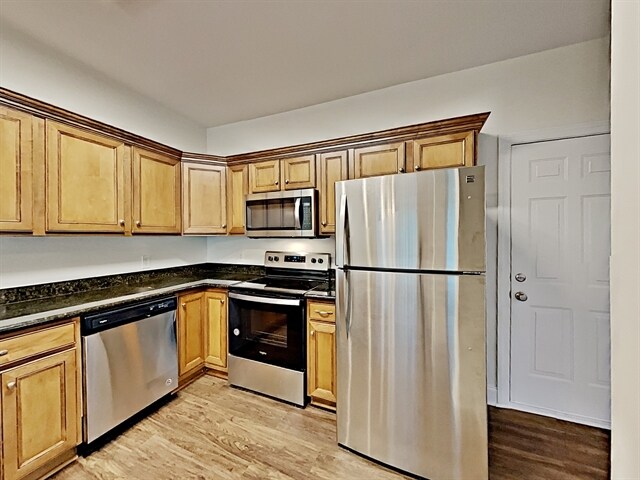Building Photo - 447 Titans Cir