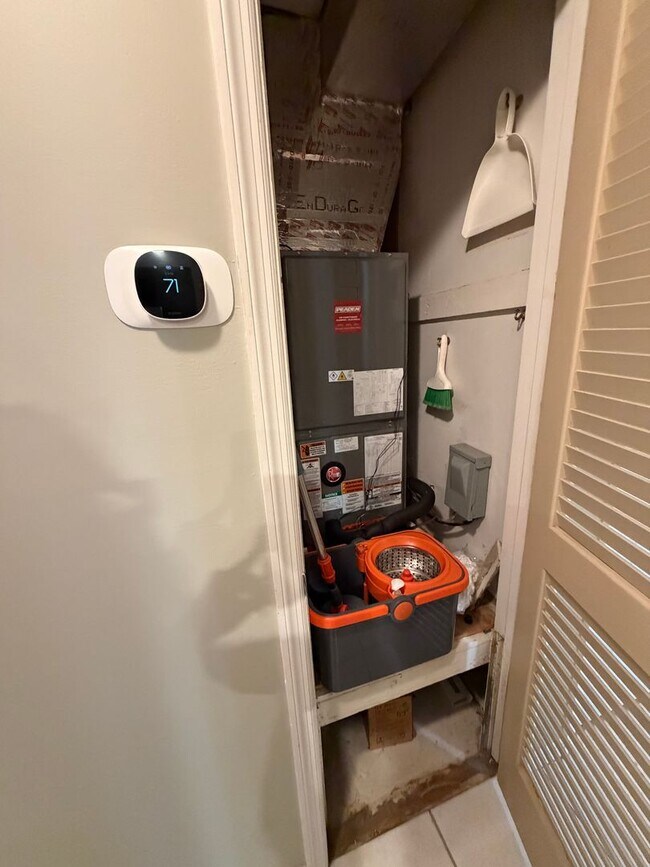 Building Photo - Coastal Living in the Heart of Destin