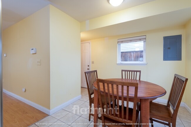 Building Photo - 1728 26th Ave S