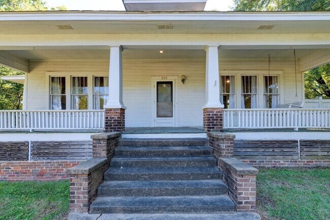 Building Photo - 507 S Jackson St