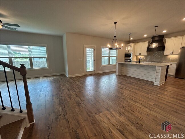Building Photo - 305 Ridge Pointe Drive