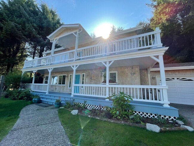 Building Photo - COMING SOON! Large Beautiful 4 Bedroom, 4 Bathroom House!!