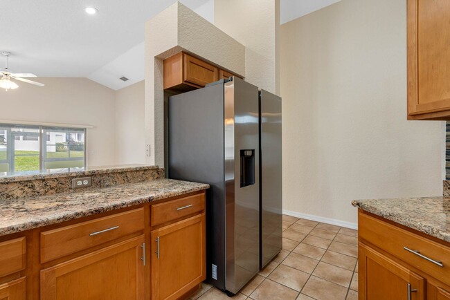 Building Photo - Exquisite Huntington Hills Golf and Countr...