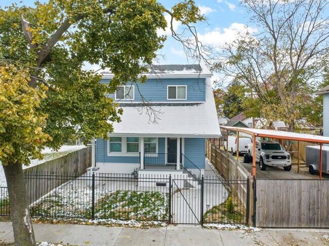 Building Photo - 2009 Sharon St