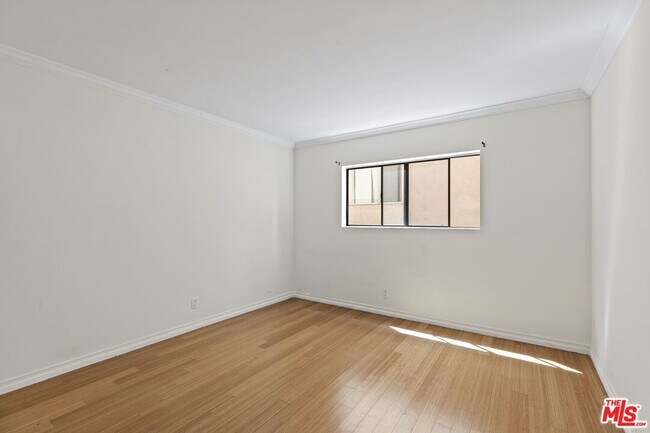 Building Photo - 1033 6th St