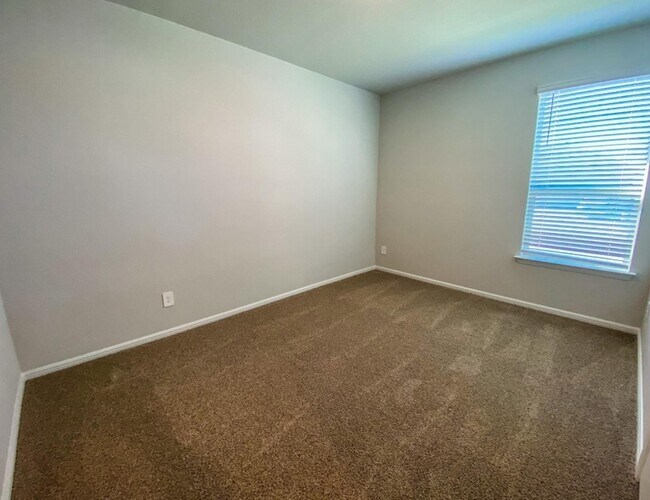 Building Photo - 5400 Gold Pond Dr