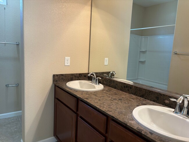Building Photo - Move-In Ready 2-Story Home by Virginia Lake