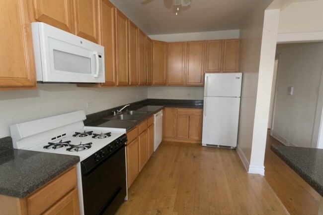 Building Photo - Lincoln Square / Ravenswood - 2 Bed / 1 Bath - Heat Included