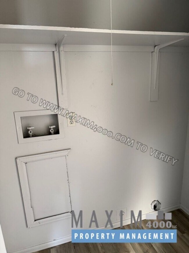 Building Photo - 559 N Sparn St