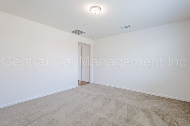 Building Photo - 4 Bedroom/3 Bath Home with Solar in Commun...