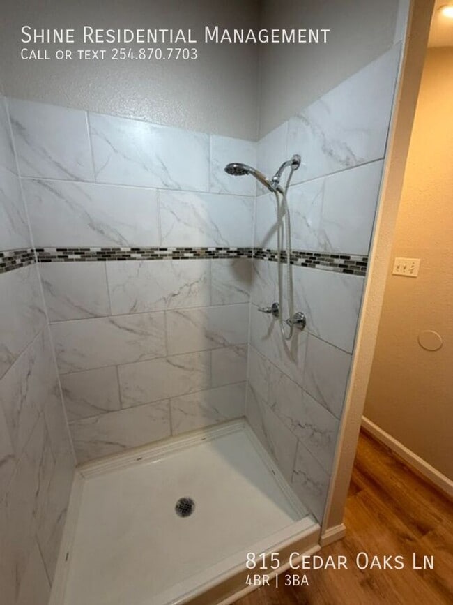 Building Photo - 815 Cedar Oaks Ln