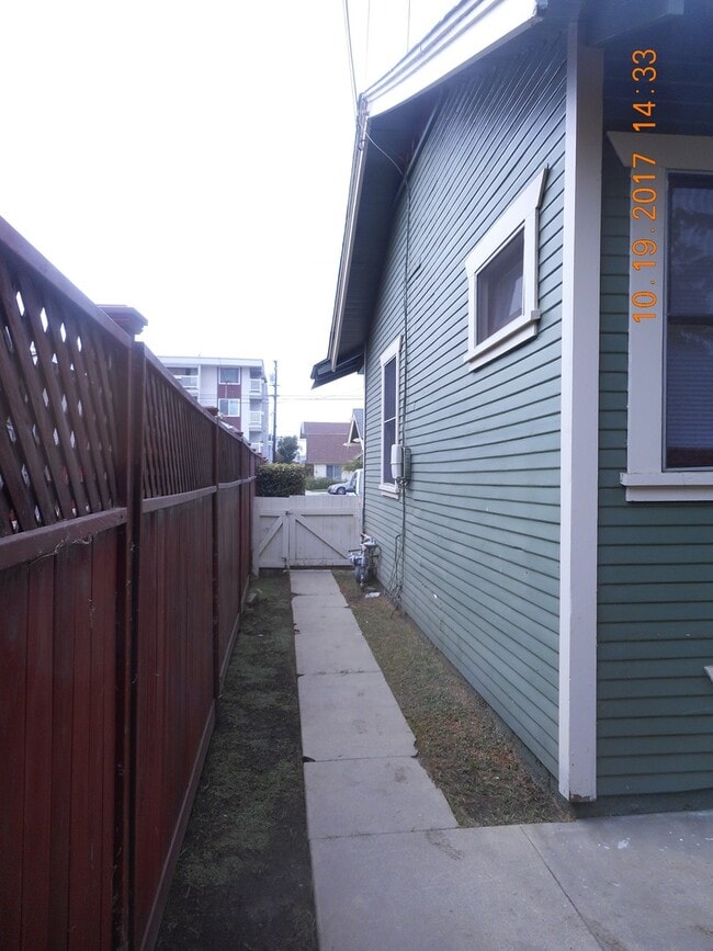 Building Photo - 370