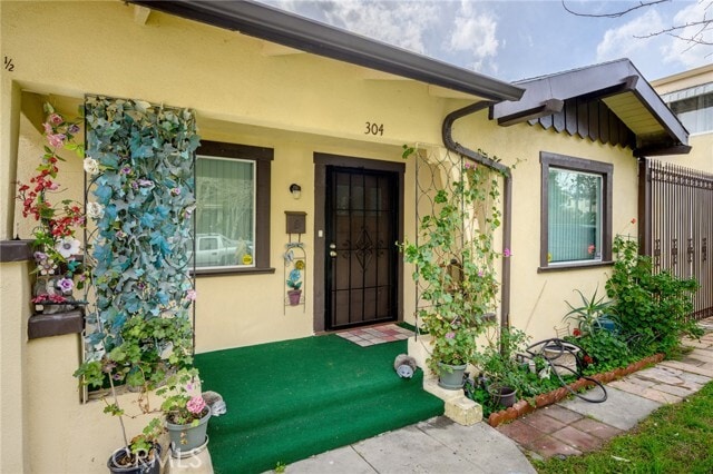 Building Photo - 304 E Garfield Ave