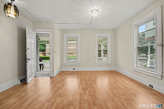 Building Photo - 135 Sherwood Ave
