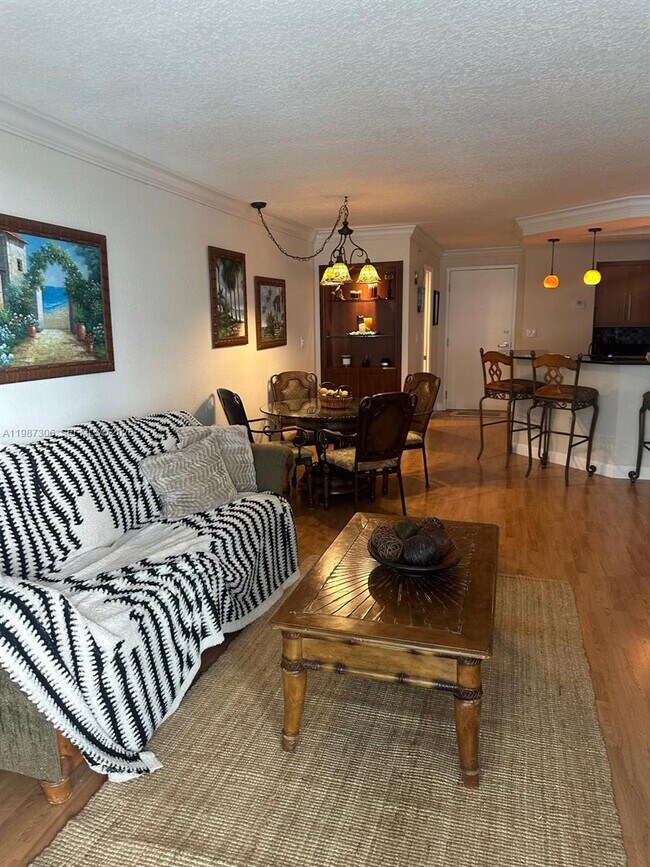 Building Photo - 6917 Collins Ave