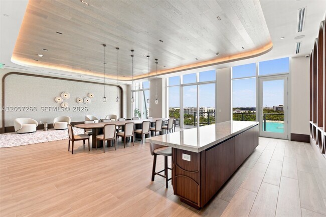 Building Photo - 2411 Laguna Cir