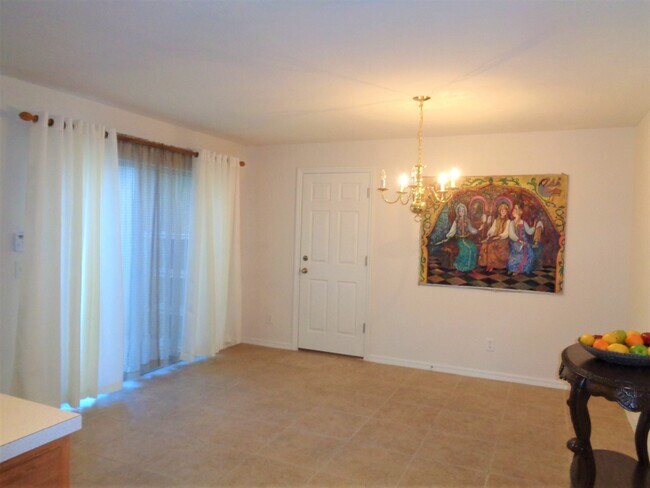 Building Photo - 1636 Pointe W Wy