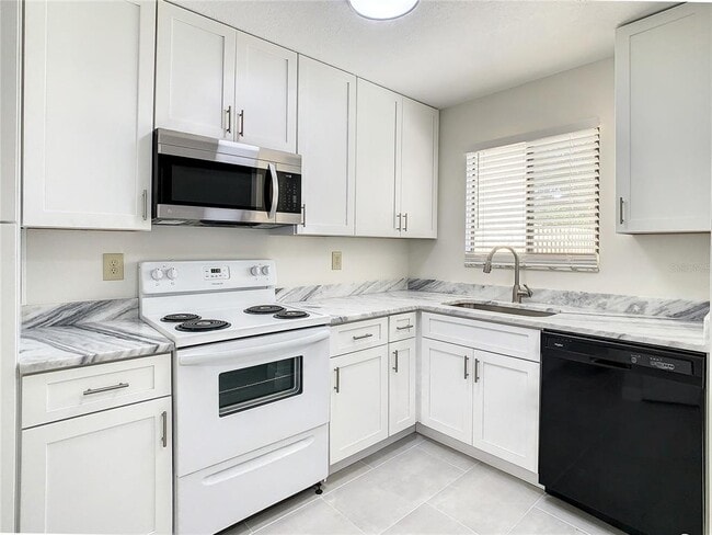 Building Photo - 9027 Pebble Creek Dr