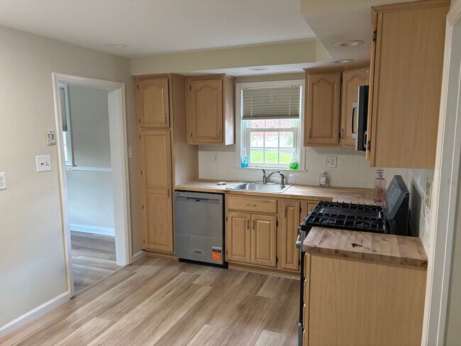 Building Photo - 3 Bed Single Family in Springfield