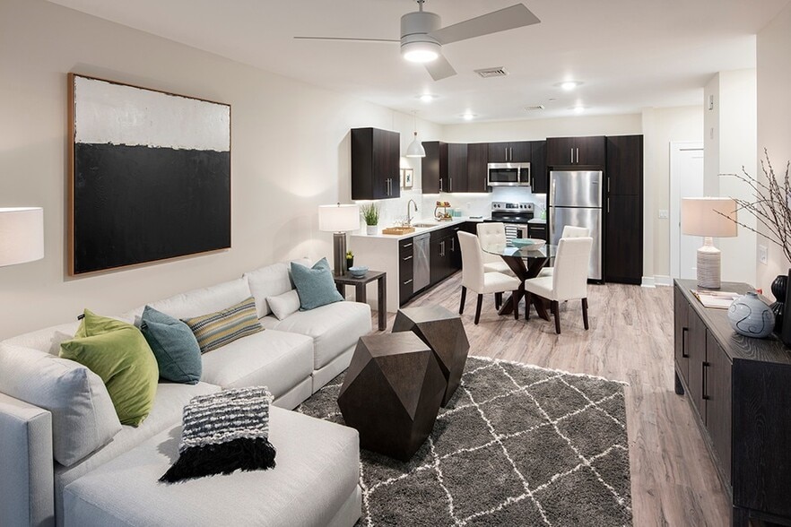 Interior Photo - Starbuck Island
