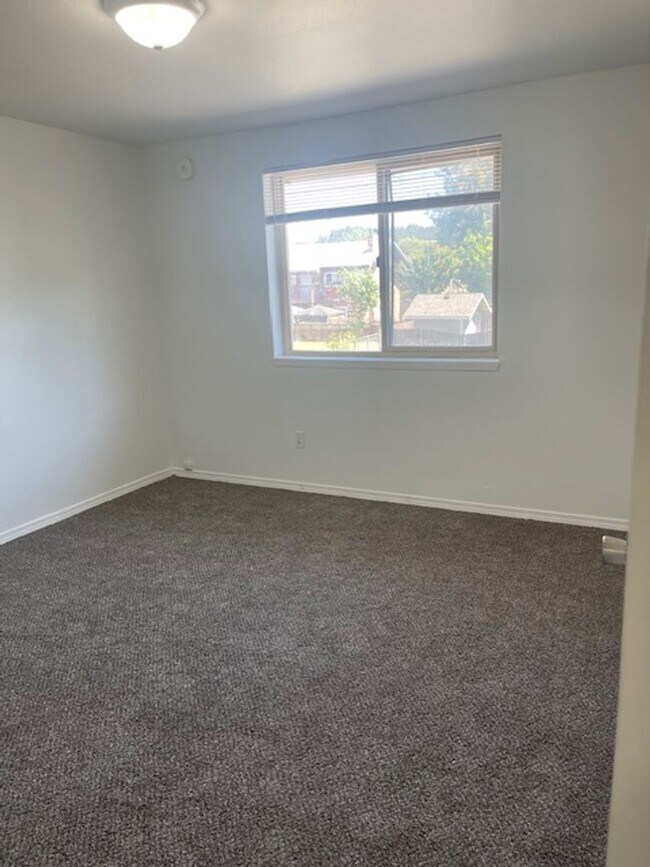 Building Photo - 3 Bed, 2 1/2 Bath Apartment w/garage in duplex in Auburn, WA, $2,750/mo.