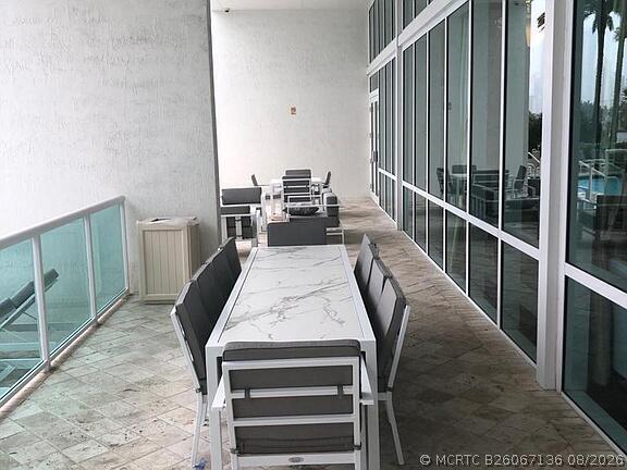 Building Photo - 20201 E Country Club Dr